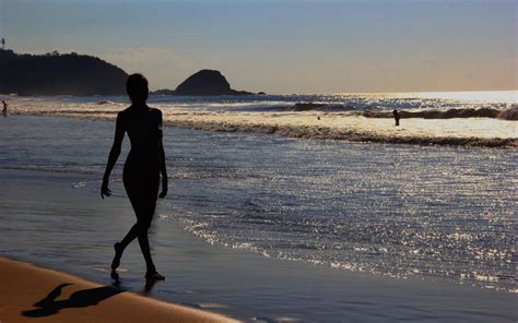 mujeres desnuda playa|Fotos Porno de Playa al Desnudo .